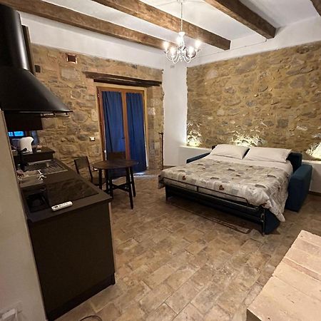 Borgo Di Mezzo Apartment Castelnuovo dell'Abate Bagian luar foto