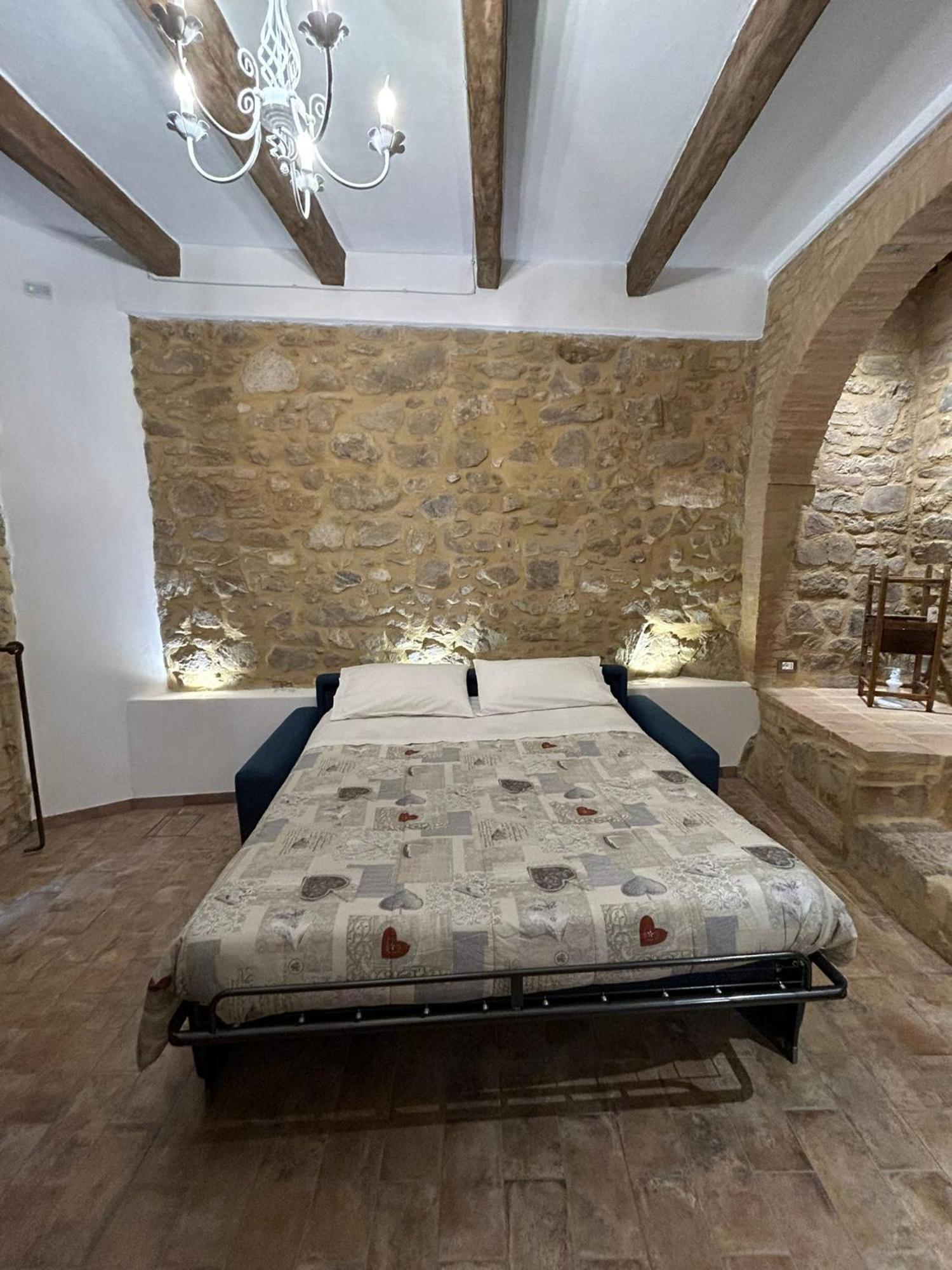 Borgo Di Mezzo Apartment Castelnuovo dell'Abate Bagian luar foto